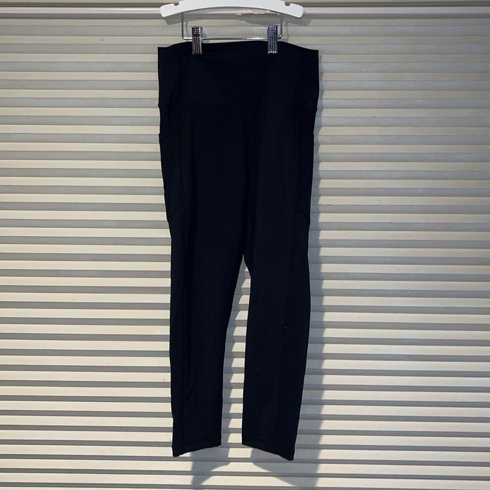ZYIA Black Pocket Brilliant High Rise Capri 20” Size 6-8